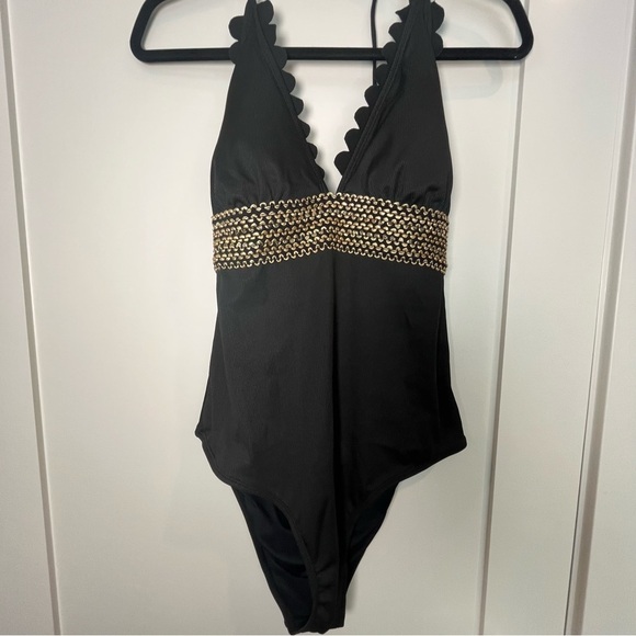 Gold Contrast-Stitching Scalloped Halter One Piece Swimsuit - Picture 4 of 15